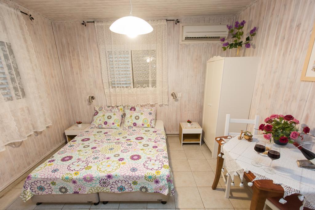 Leyad Hashmura Lodging Yesod Hamaala ภายนอก รูปภาพ