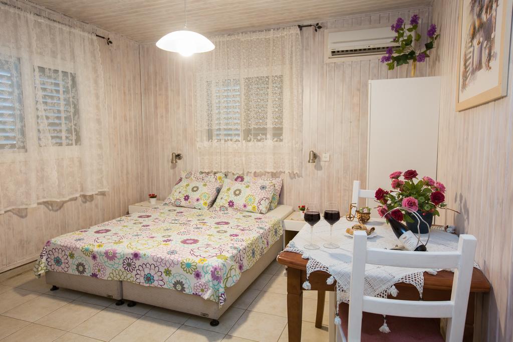 Leyad Hashmura Lodging Yesod Hamaala ภายนอก รูปภาพ