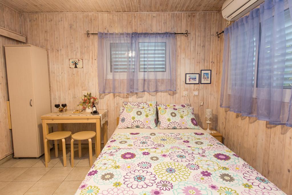 Leyad Hashmura Lodging Yesod Hamaala ภายนอก รูปภาพ